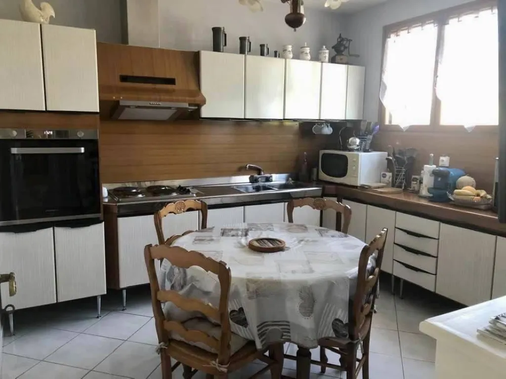 A acheter, SUPERBE plain-pied de 110m² avec sous sol sur un terrain de 600m² sur la commune de Caudebec les elbeuf 76320