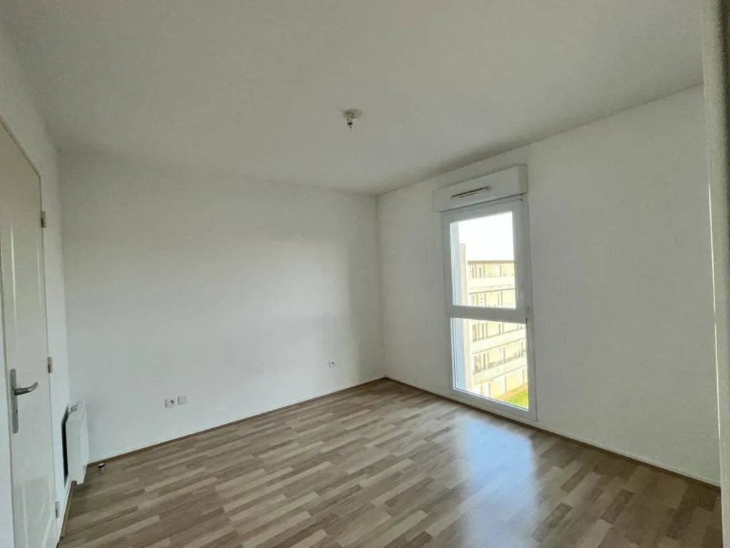 A proximité de l'école de commerce NEOMA BUSINESS SCHOOL