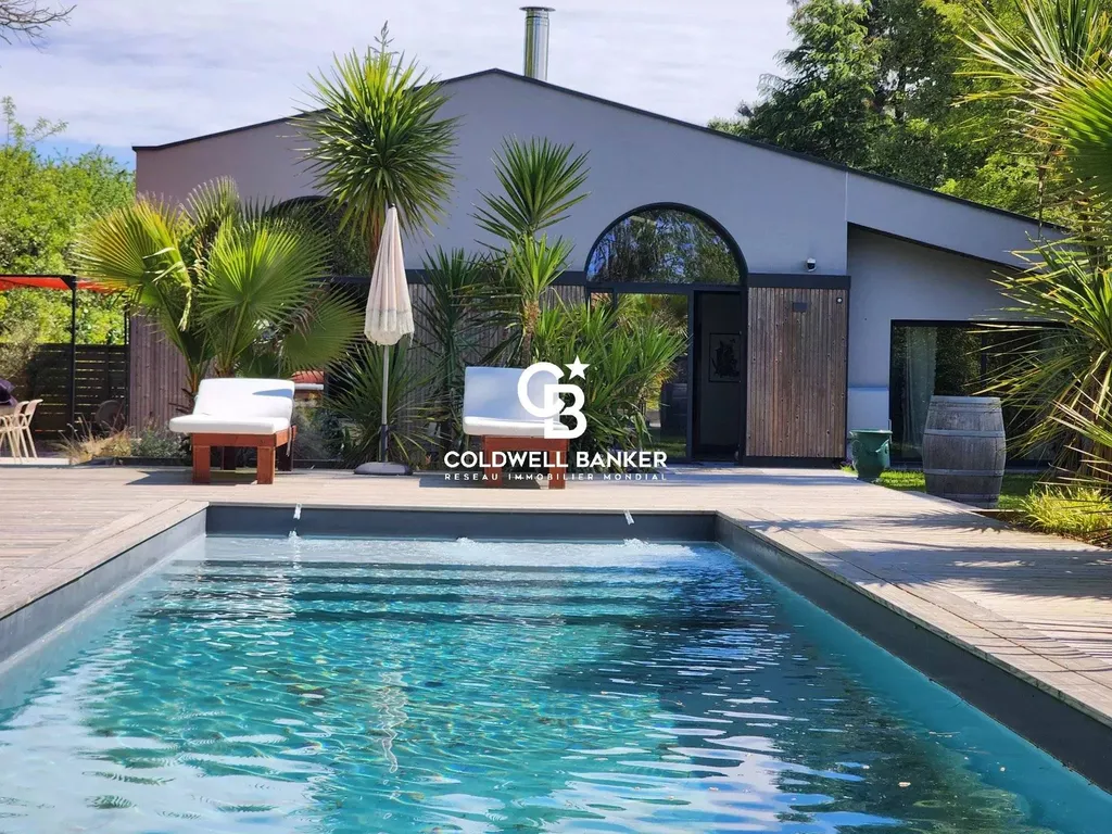 Maison contemporaine à vendre à Pessac – 6 chambres, jardin 1400 m², piscine