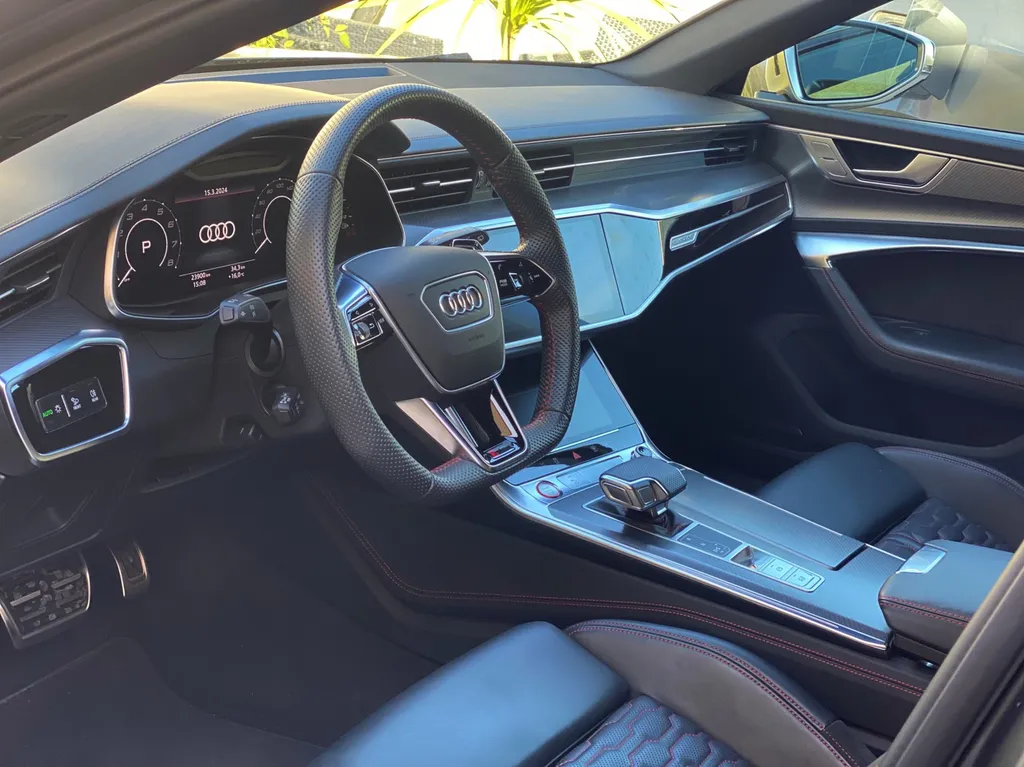 Découvrez l'Excellence de Platinum Carrosserie sur cette Audi RS6 C8 pour la réparation de la carrosserie proche d’Aubagne