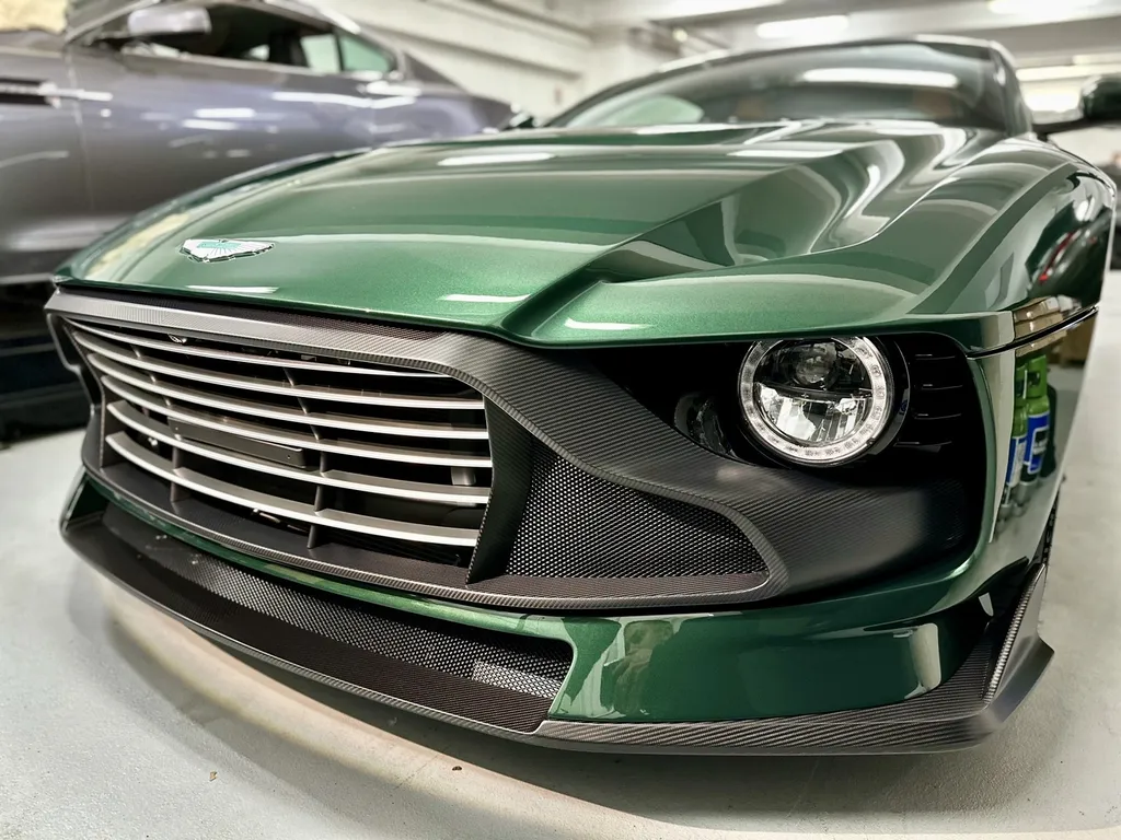 Traitement céramique Lyon protection carosserie Aston Martin Valour 