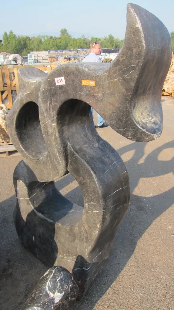 importateur gros monolithes rare art en pierre