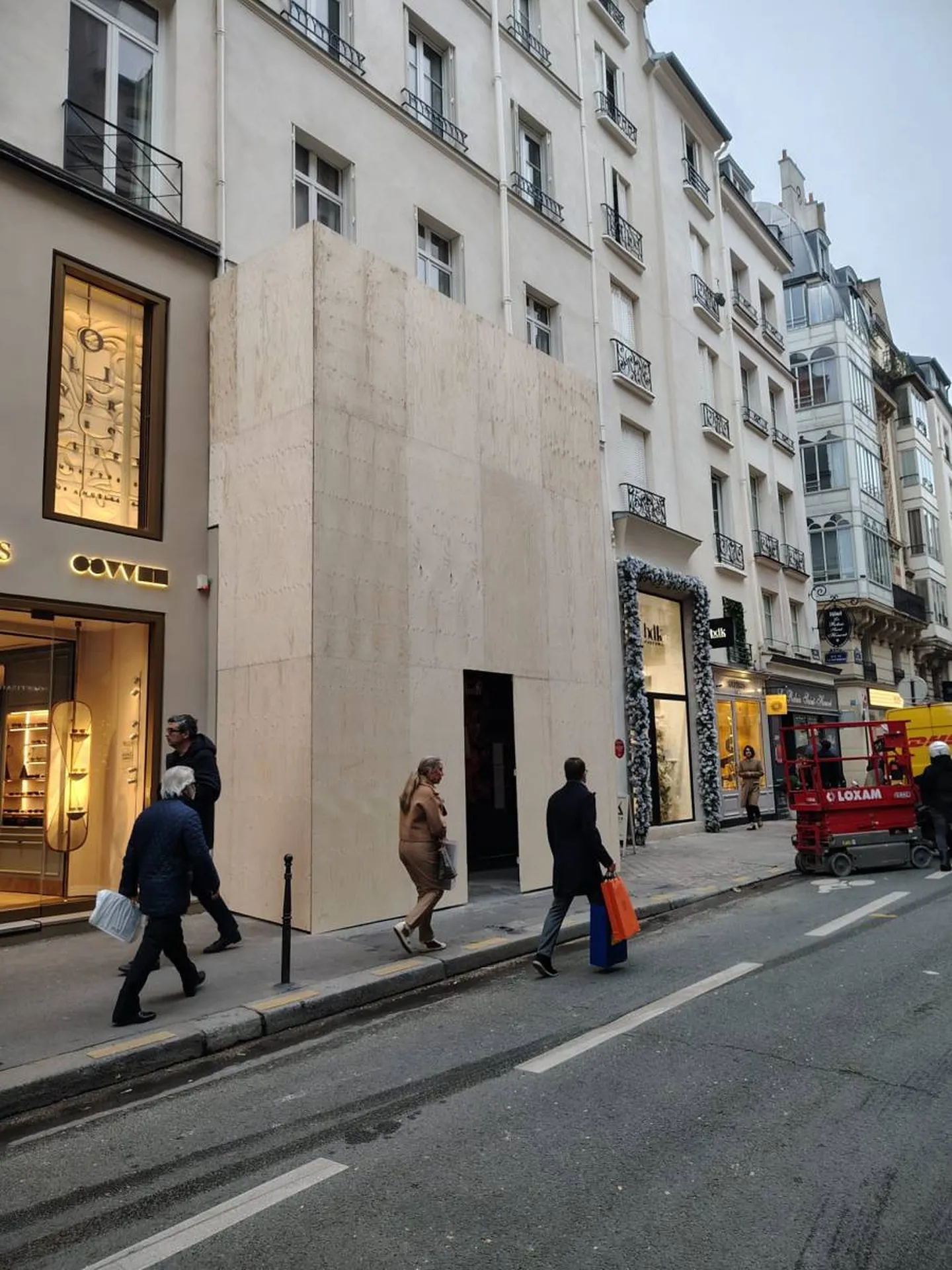 Mise en place d'une Structure d'habillage de palissade à Paris 8