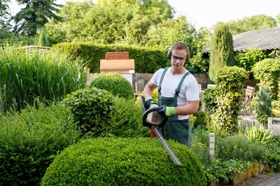 Paysagistes professionnels à Eyguières 13430, Carré Vert, pour la création de jardins paysagers sur mesure dans les Bouches-du-Rhône