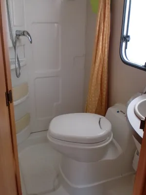 DOUCHE ET WC CAMPING CAR