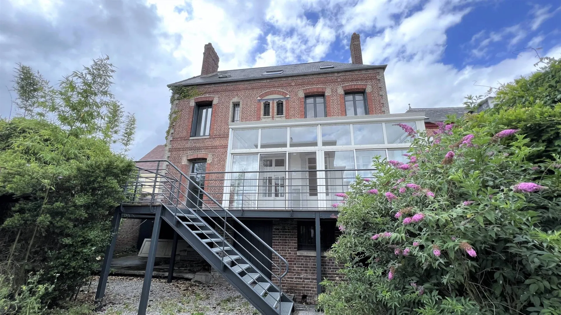 Profitez de la chance d'acquérir cette prometteuse demeure à seulement 2h40 de Paris 75000