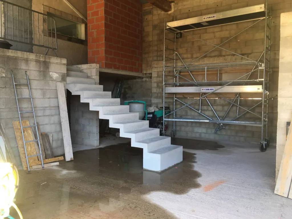 Conception et réalisation d'un escalier en béton à Salon de Provence