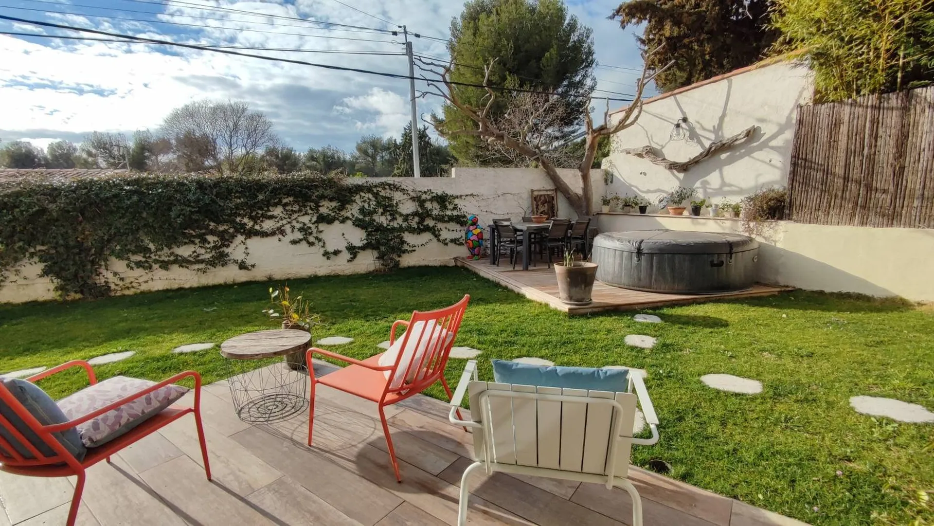 Vente maison individuelle T3/4 Cassis  en très bon état avec parkings sur terrain plat et clos