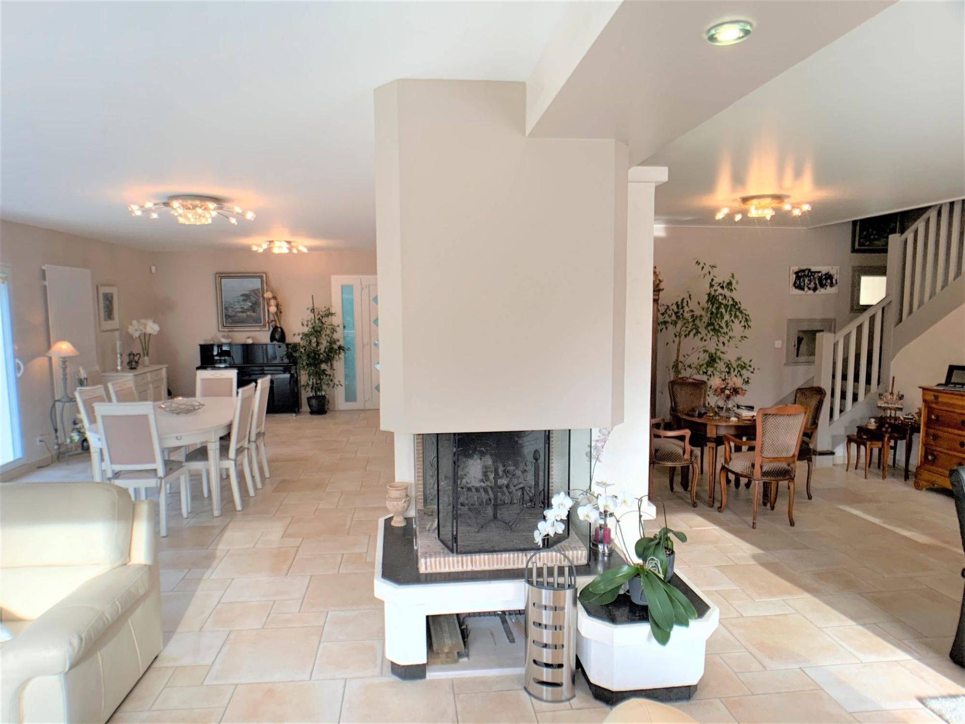 Acheter une magnifique demeure avec piscine à Montigny 76