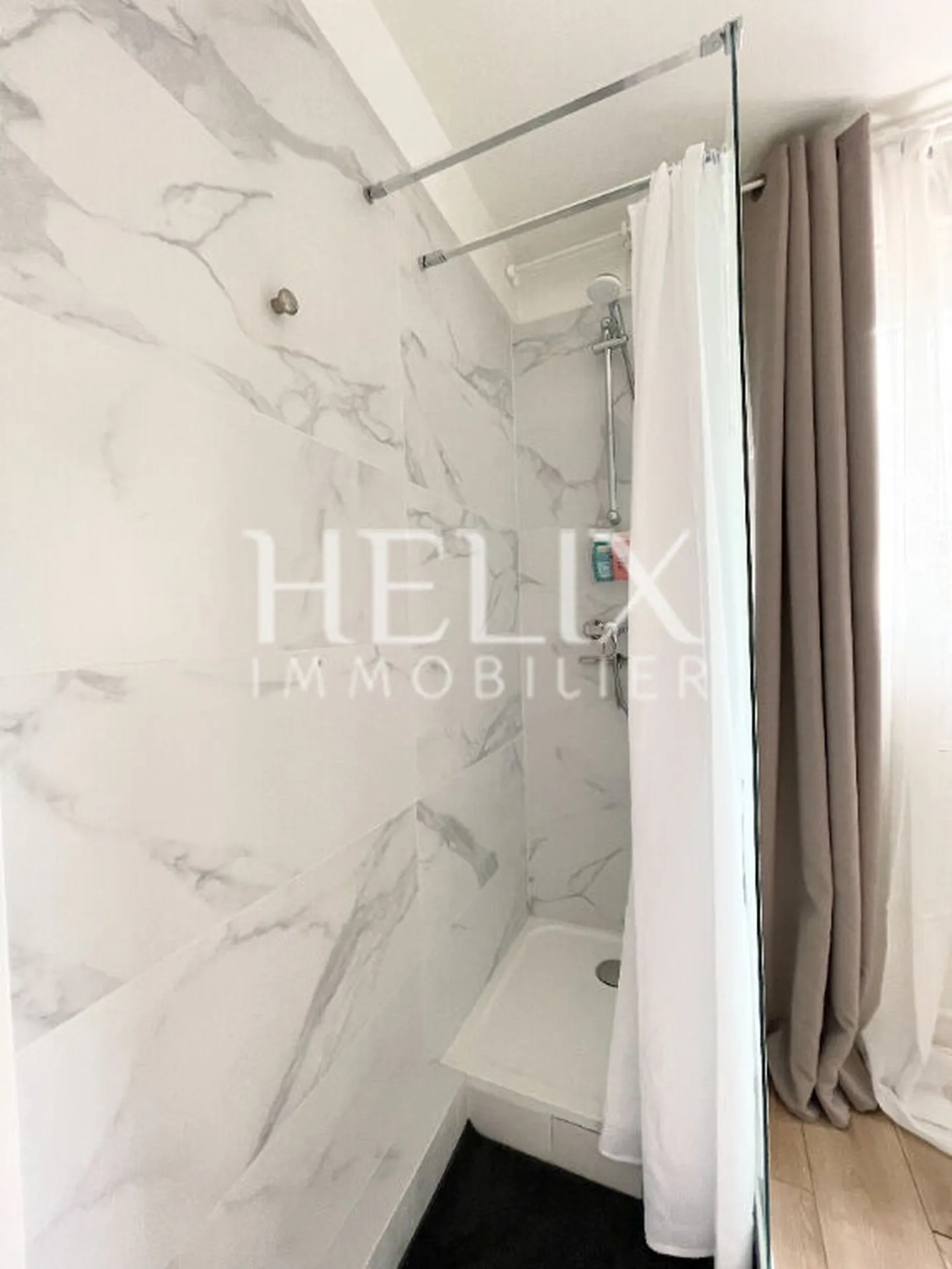 Chambre de service meublé avec goût d'environ 10 M² dans une jolie résidence 