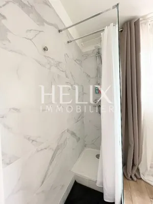 Chambre de service meublé avec goût d'environ 10 M² dans une jolie résidence 