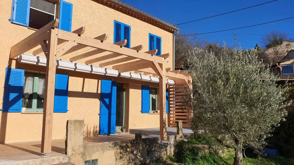 Voile d'ombrage pergola bois St Raphael, 83