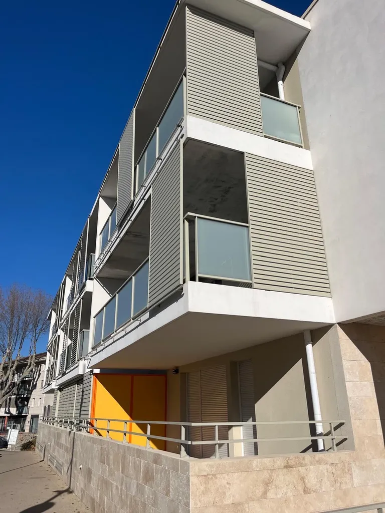 Remplacement de garde-corps suite à sinistre sur un immeuble sur Istres