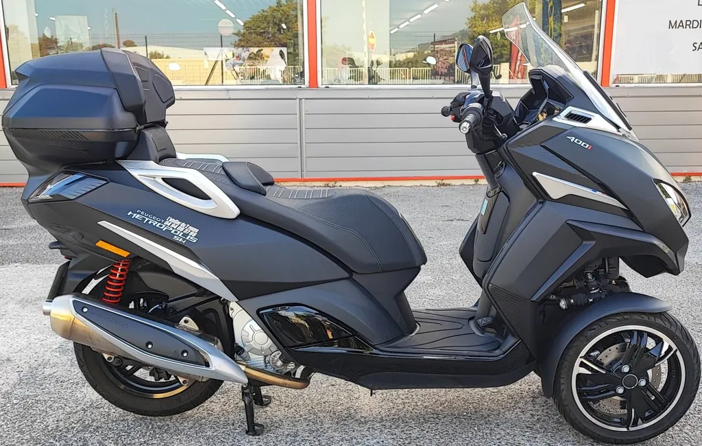 PEUGEOT METROPOLIS SW du 11/2022 avec 2000 km.