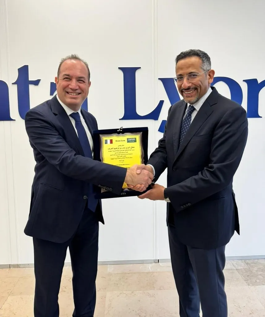 Son Excellence Monsieur Bandar I. Alkhorayef a visité l'usine de production Benta Lyon