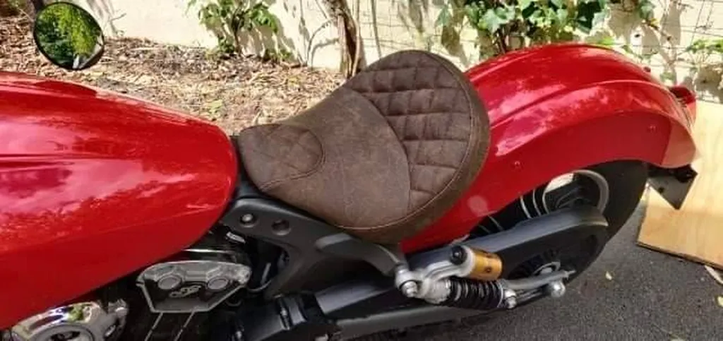 Rénovation de selle de moto ancienne à Bordeaux 