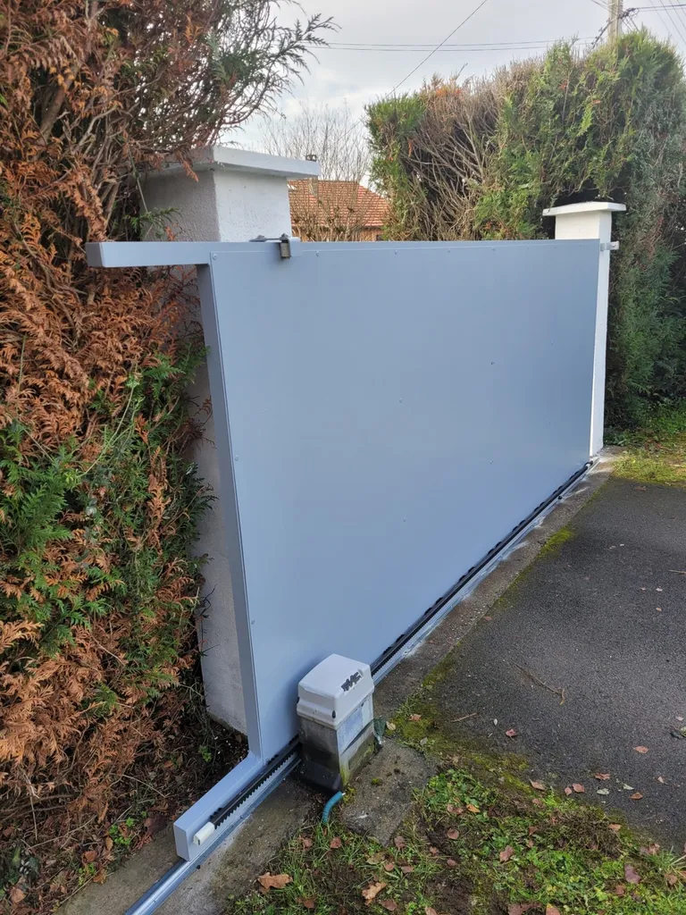 Création d'un portail sur mesure à Biganos 