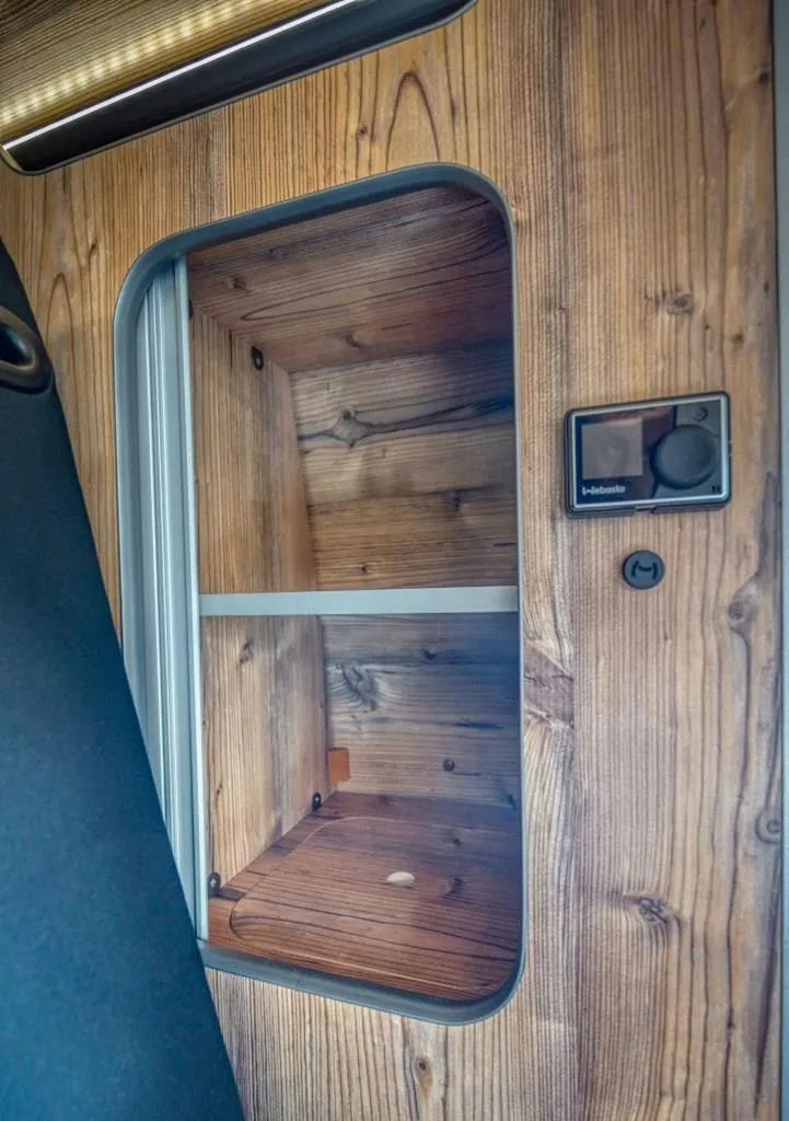 Aménager son VW T6 Court à Chambéry : van compact à finition bois grange pour les escapades savoyardes