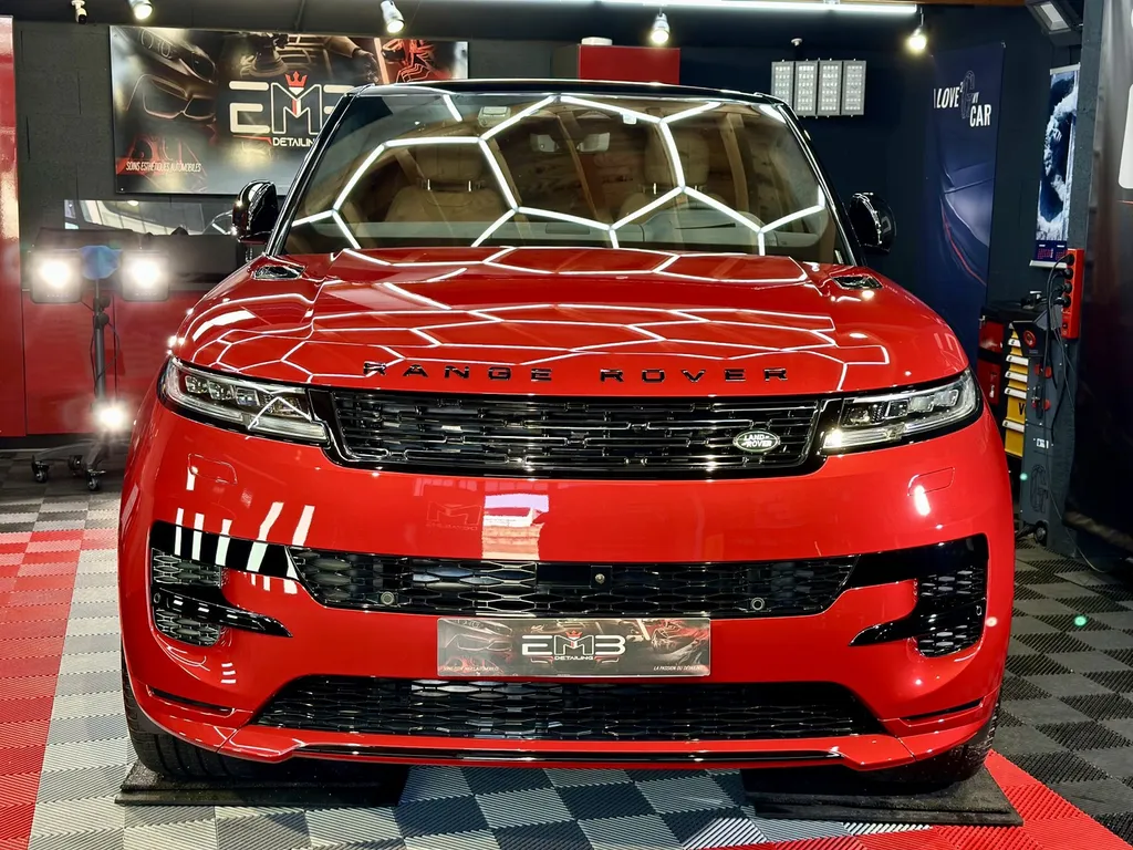 Polissage rénovation carrosserie spécialiste du traitement céramique sur lyon Range Rover sport 