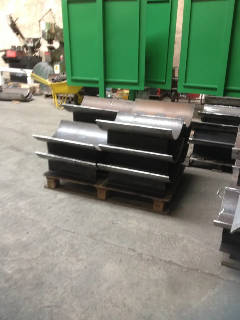 FABRICATION DE SUPPORTS EN ACIER POUR TUYAUTERIE PETROLE MARTIGUES