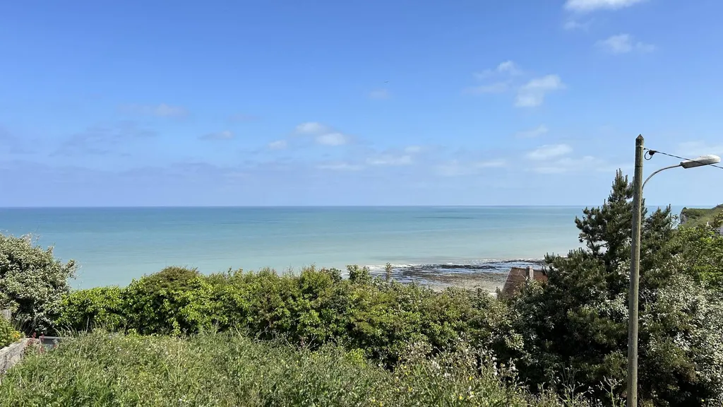 À vendre : terrain de 1 910 m² avec vue mer panoramique sur les hauteurs de Puys, à deux pas de Dieppe
