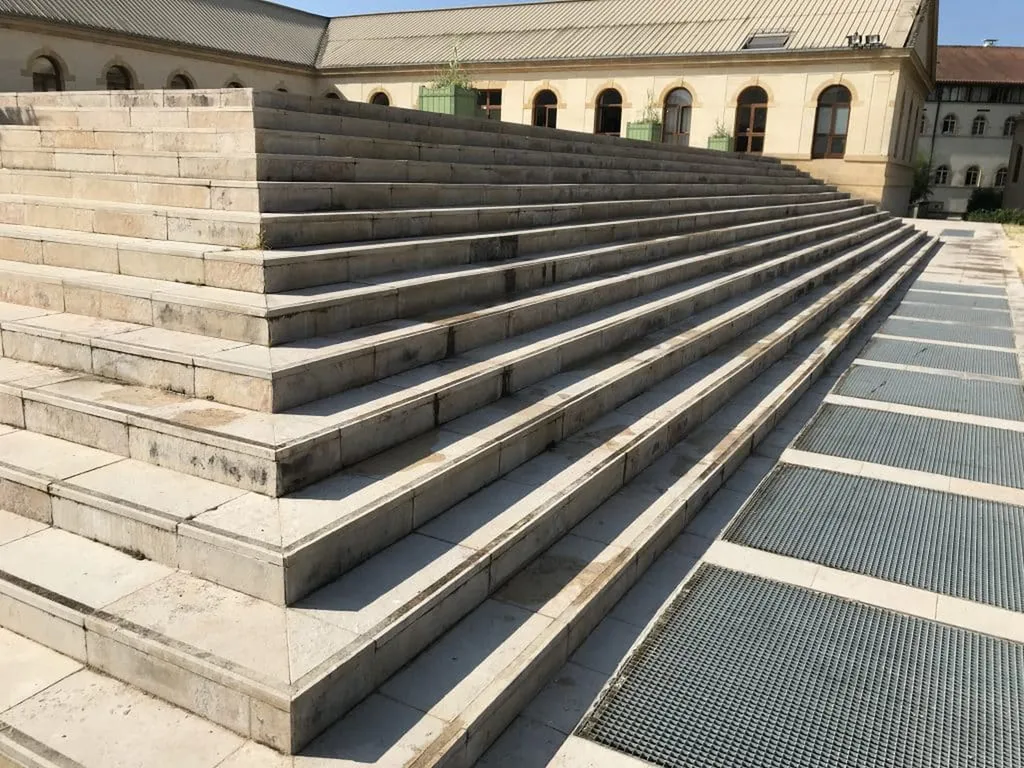 Marches et escaliers extérieurs 100% pierre naturelle