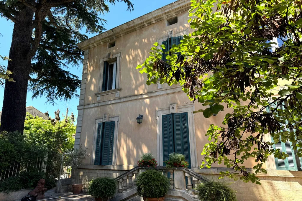 Carpentras - Maison de maitre XVIIIᵉ avec jardin et piscine au coeur de ville