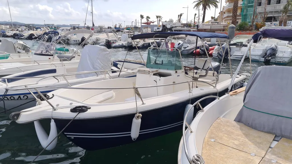 Bateau d'occasion White Shark 205 Bandol 83