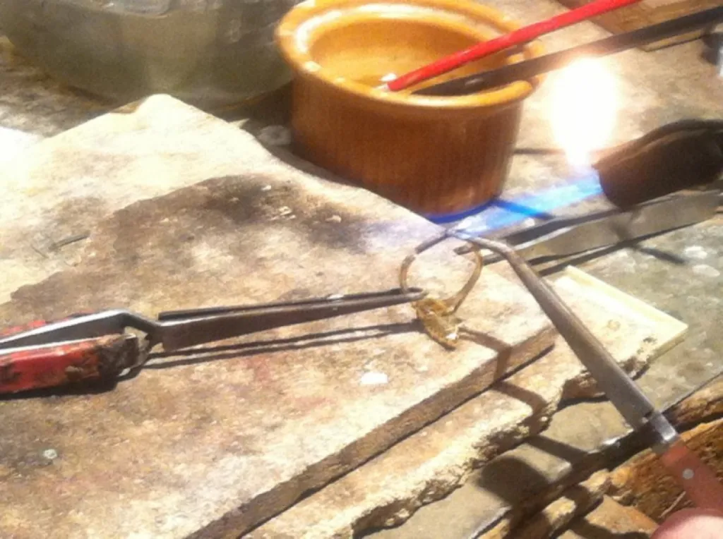 mise a la mesure d'une bague en or 18 carats