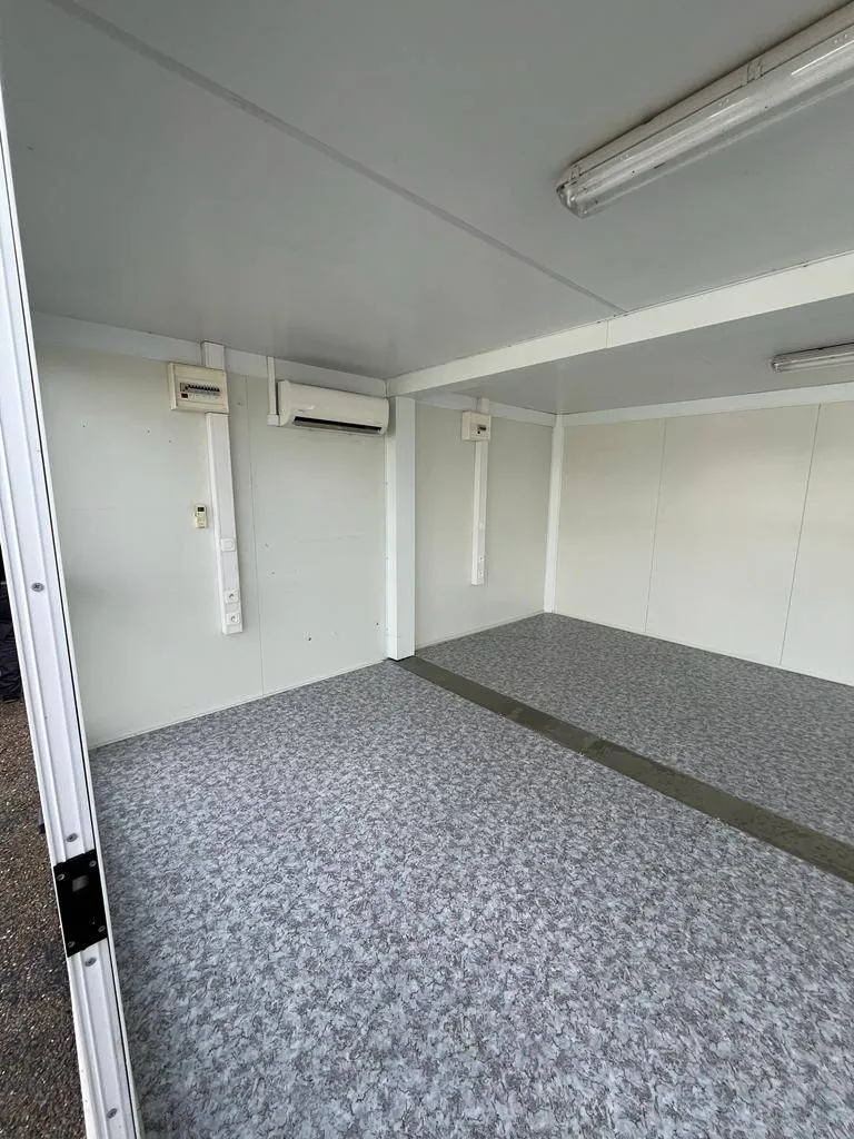 Location structure modulaire  pour un showroom Temporaire pour Cuisinella à Arles