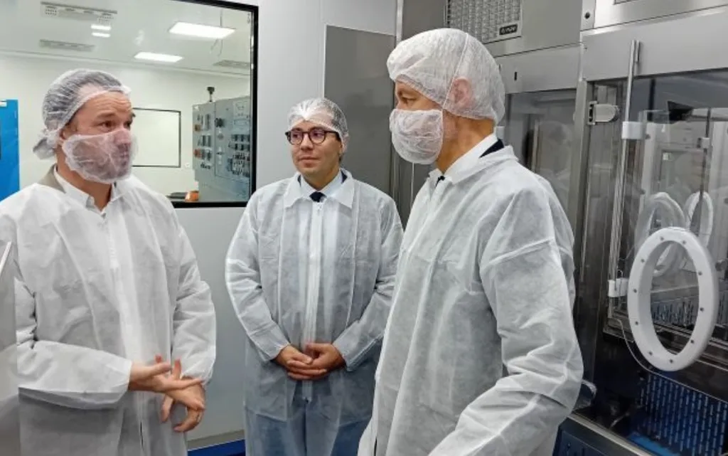 Laurent Wauquiez en visite chez BENTA Lyon : un soutien fort à la relocalisation pharmaceutique