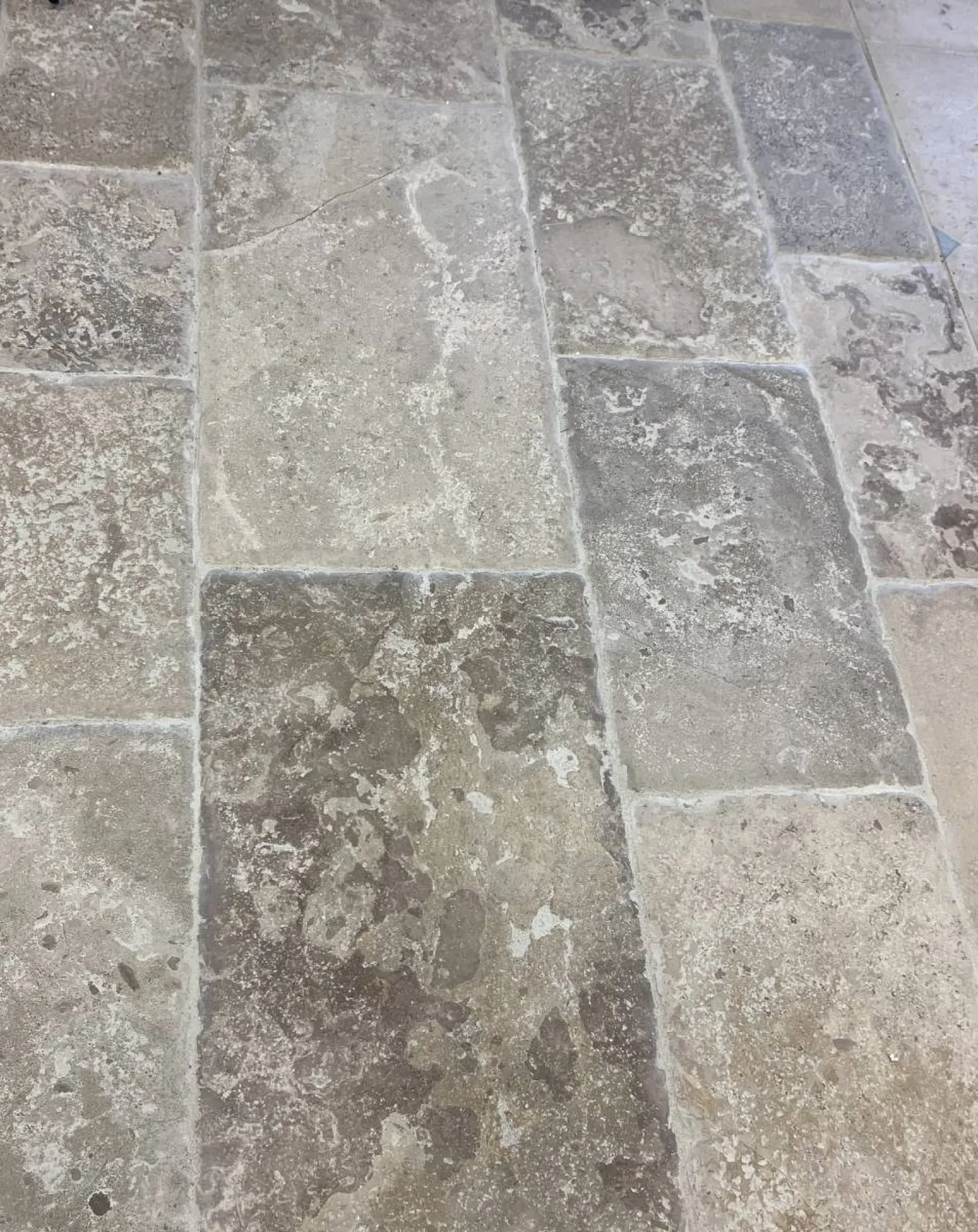 Carrelage pierre naturelle au 36 rue de Bourgogne 75007 Paris