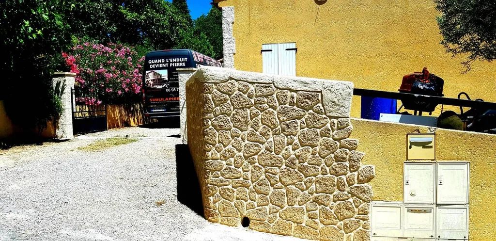 mur en crépi pierre au beausset