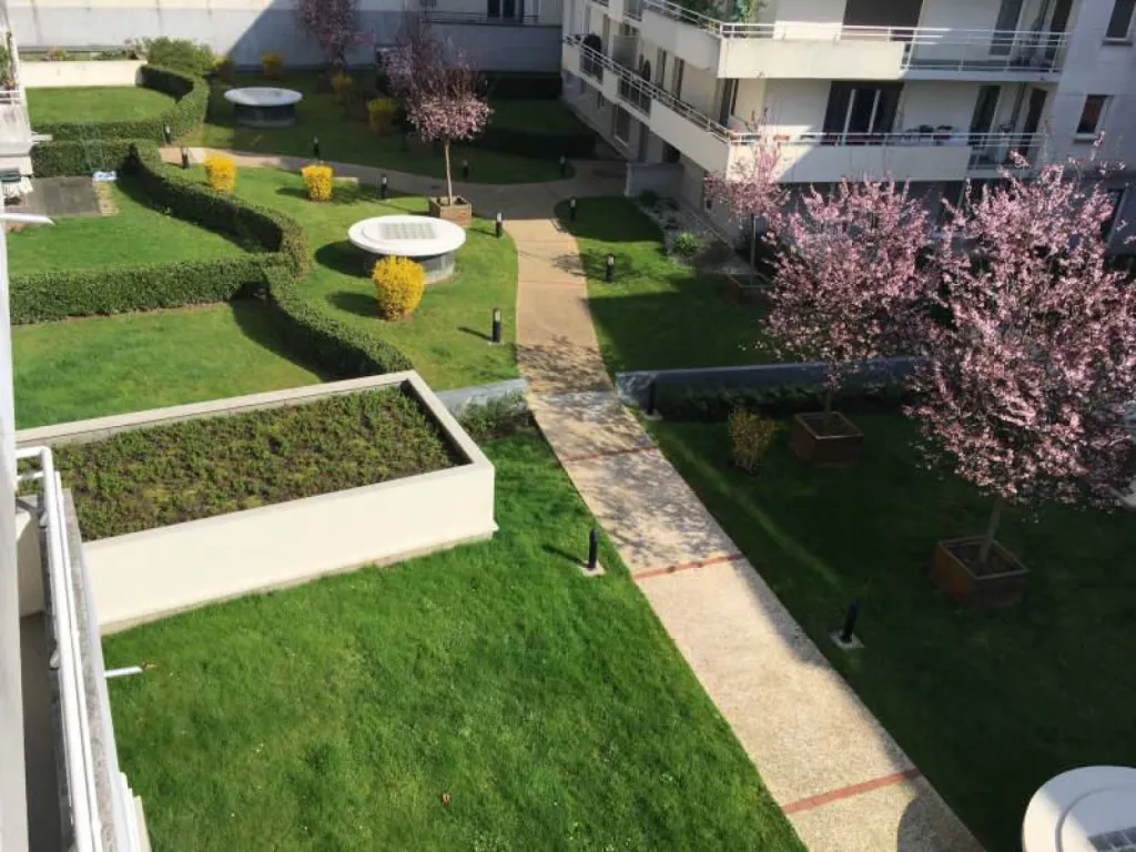 Appartement avec balcon et place de parking