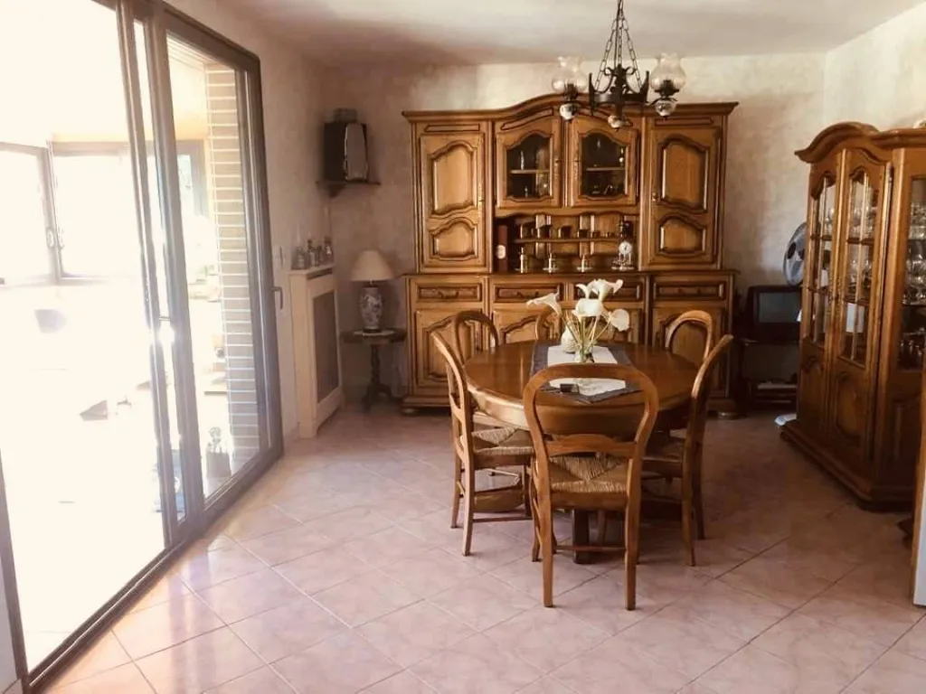 A acheter, SUPERBE plain-pied de 110m² avec sous sol sur un terrain de 600m² sur la commune de Caudebec les elbeuf 76320