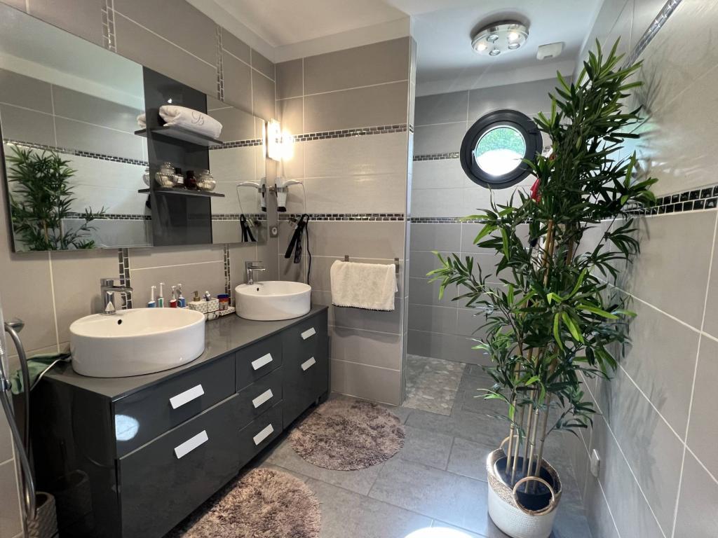 A VENDRE MAISON D'ARCHITECTE SUR LES ESSARTS