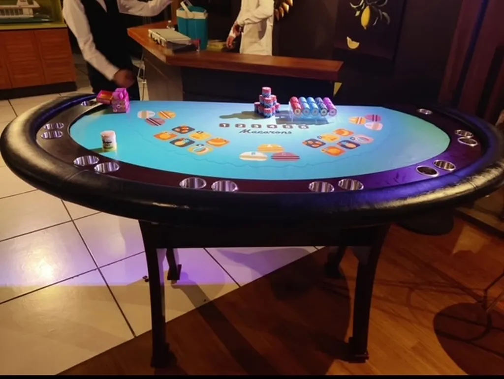 CASINO (Poker, Blackjack, Roulette, Craps)