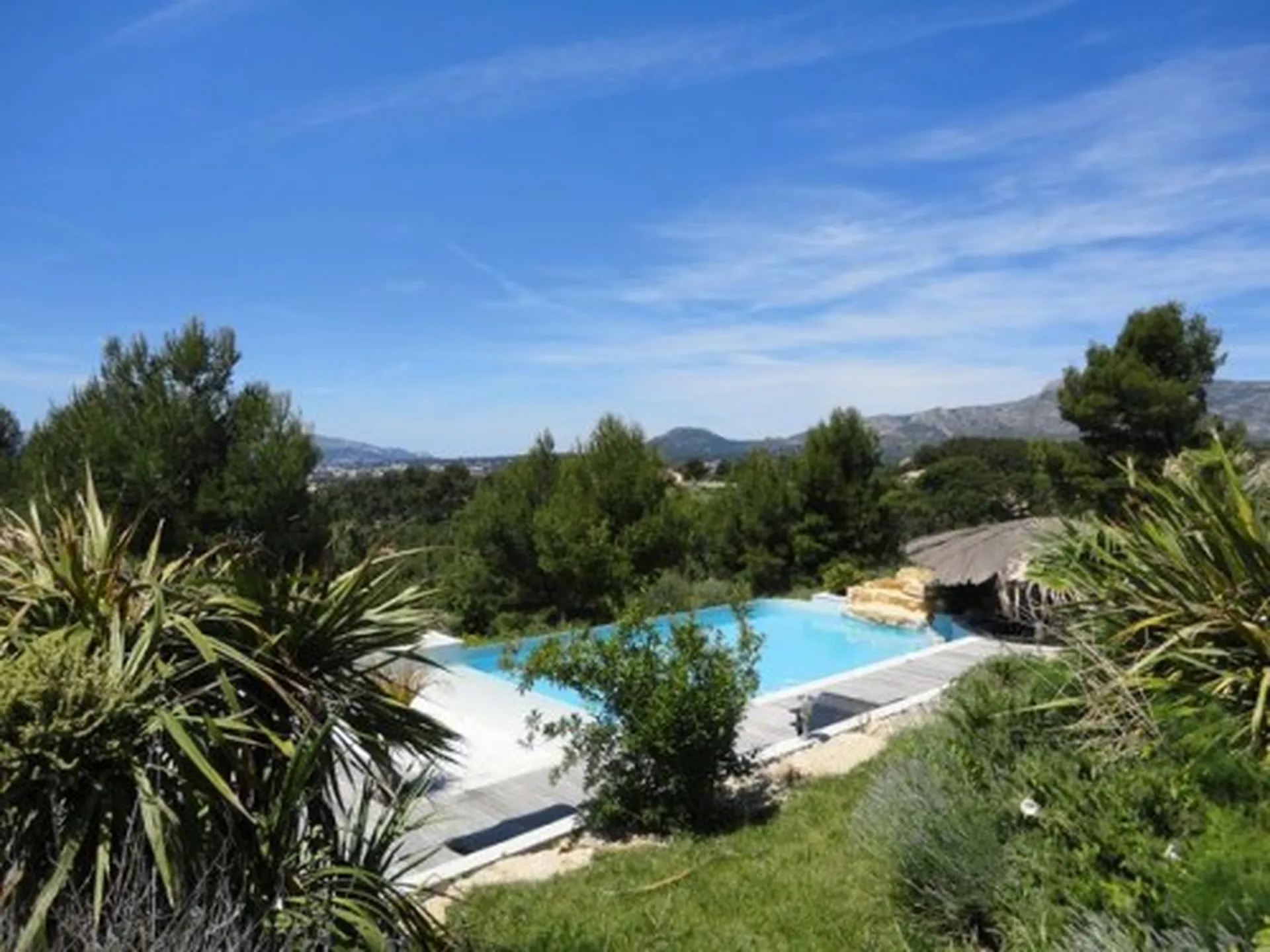 GEMENOS VENTE Maison 5 Gémenos de 225m² sur 8000m² avec piscine et T3 indépendant 