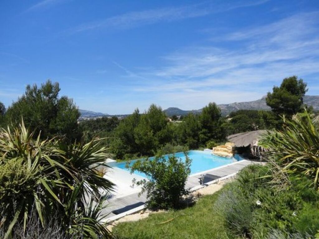 GEMENOS VENTE Maison 5 Gémenos de 225m² sur 8000m² avec piscine et T3 indépendant 