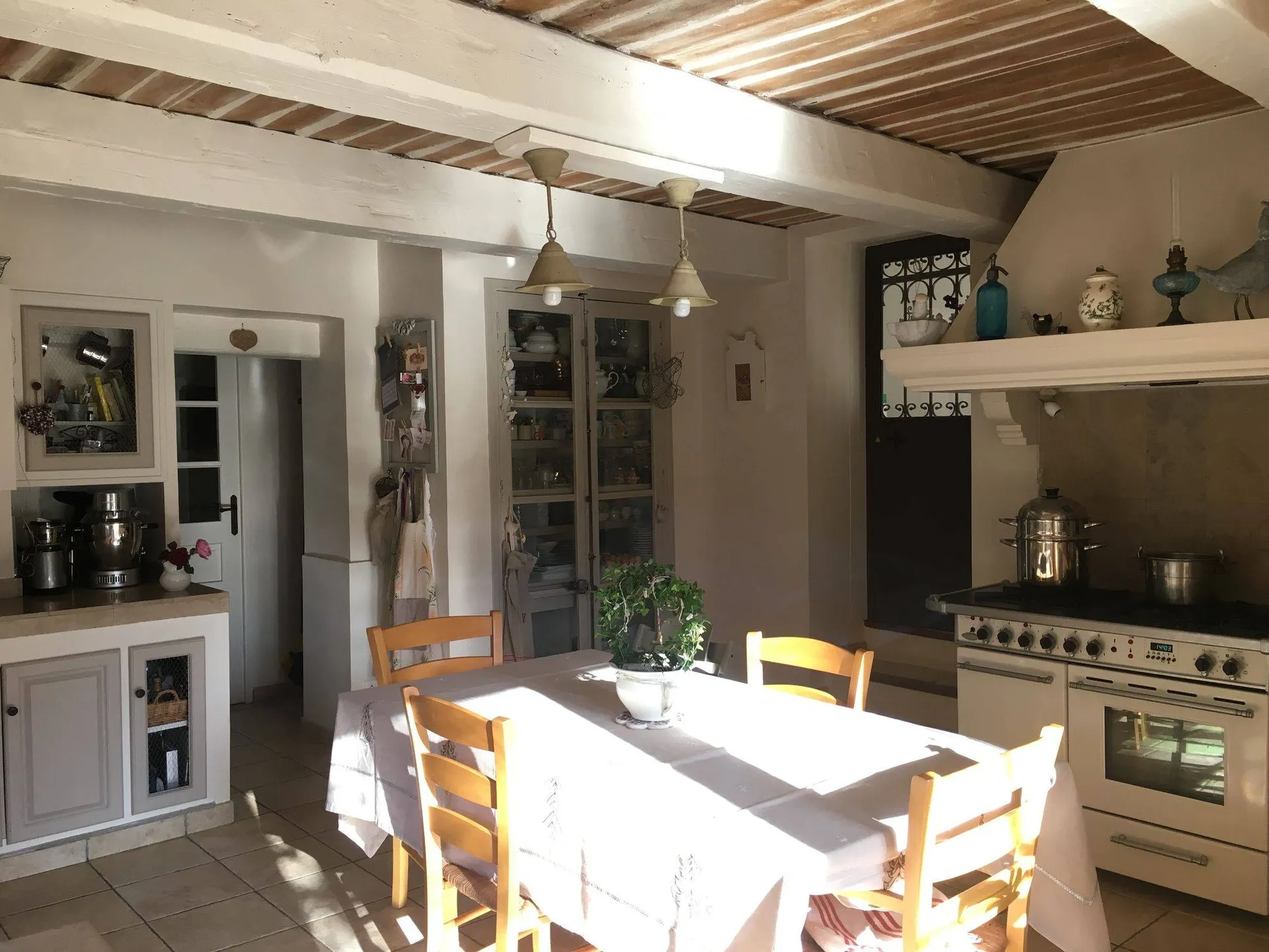 Superbe bastide à vendre à Auriol sur 1ha500 de terrain avec dépendance