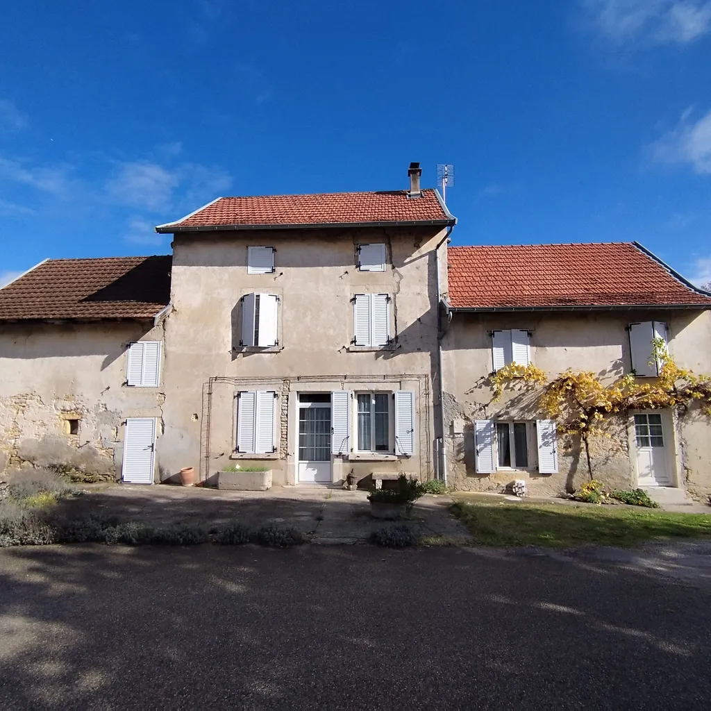 Remplacement de menuiseries bois par des fenêtres et volets en PVC par 3 Baies à Charette près de Montalieu-Vercieu dans l'Isère (38)
