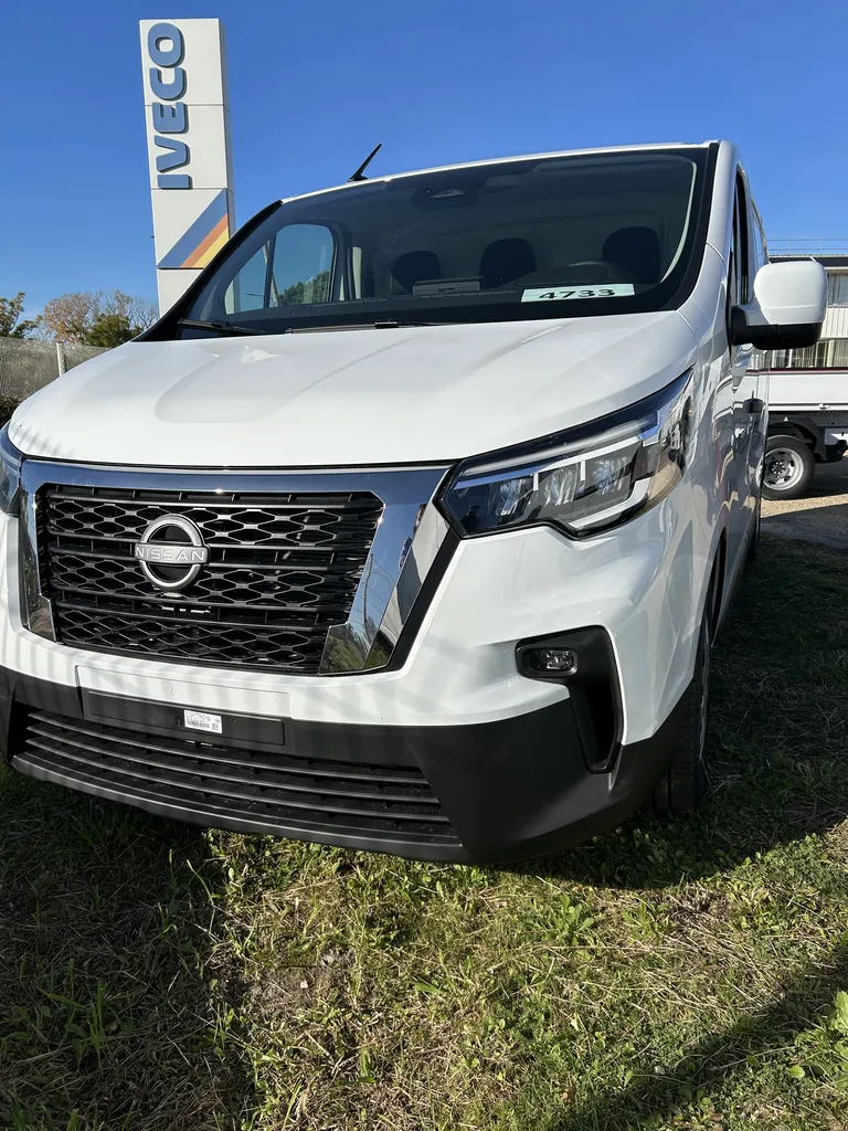 Fourniture véhicule utilitaire neuf Nissan Primastar 150 Combi N-Connecta haute technologie et confort professionnel à Tarascon