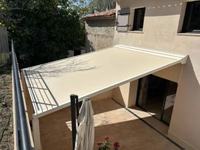 Installation d'une pergola à toile rétractable dans les Bouches-du-Rhône