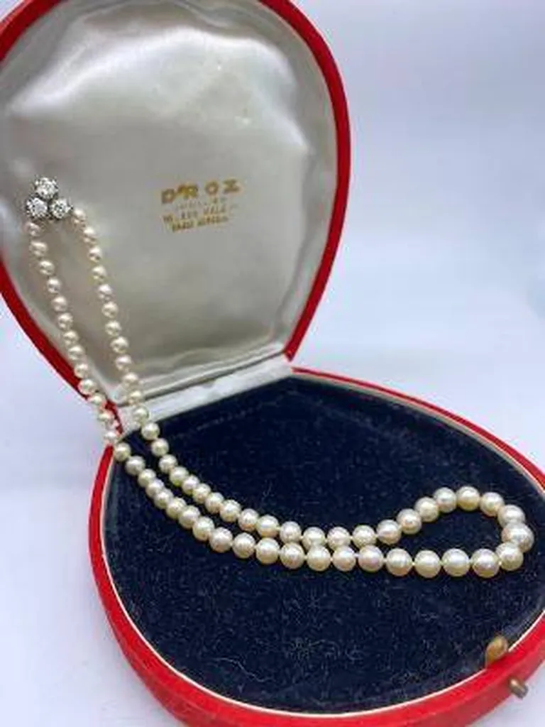 Collier perles de culture eau de mer avec fermoir platine et or blanc 750/1000ème et diamants occasion Or Ligne La Teste Bassin d'Arcachon