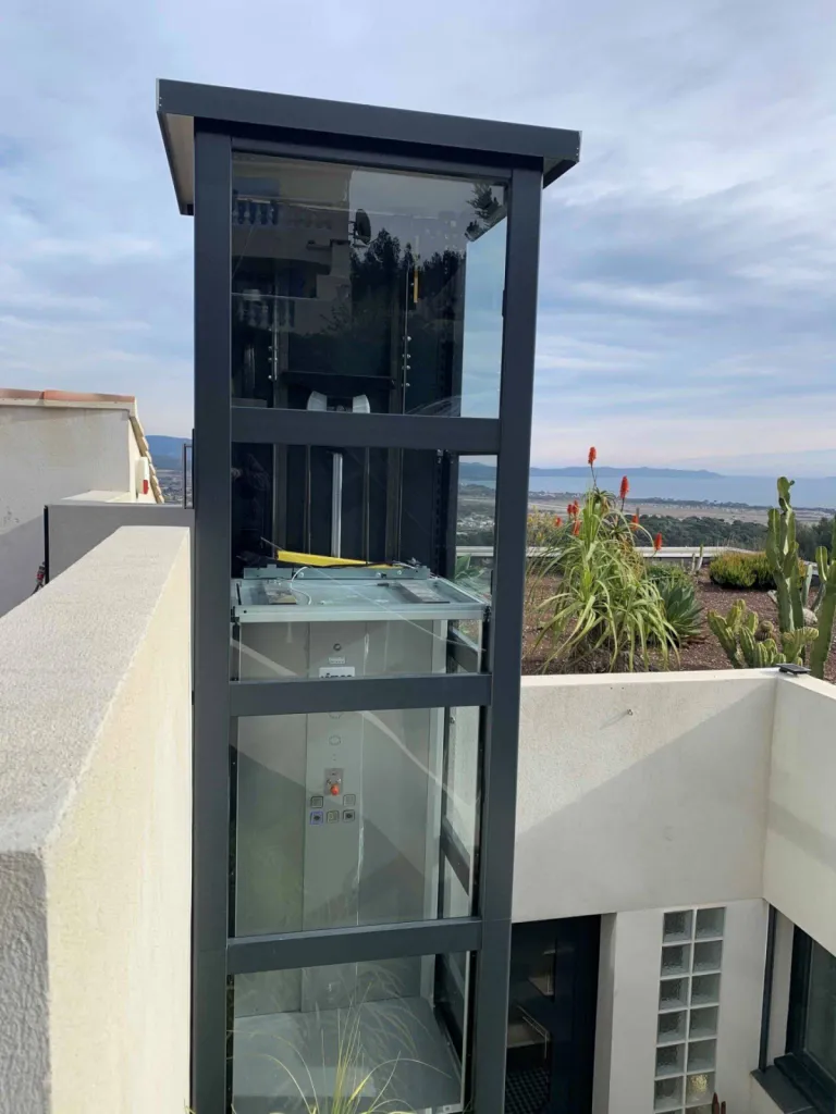 ascenseur privatif structure autoporteuse verre en extérieur VIMEC E07 hyères région PACA