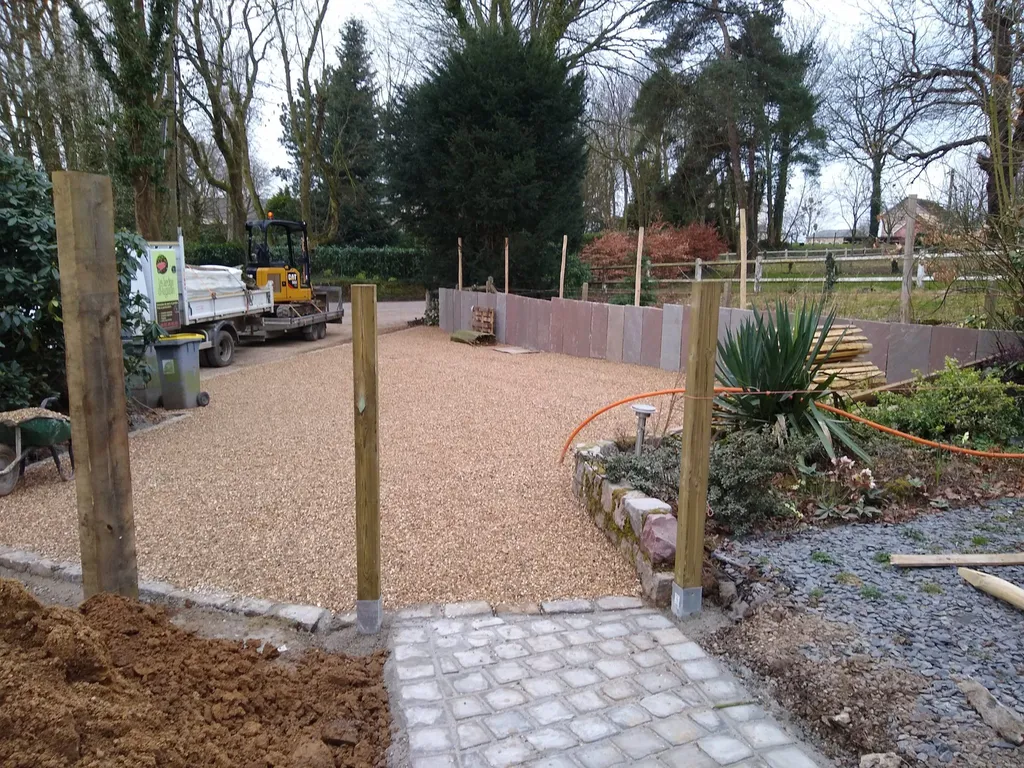 Création minérale complète au Havre (76600) : allée, parking, clôture et murs de soutènement