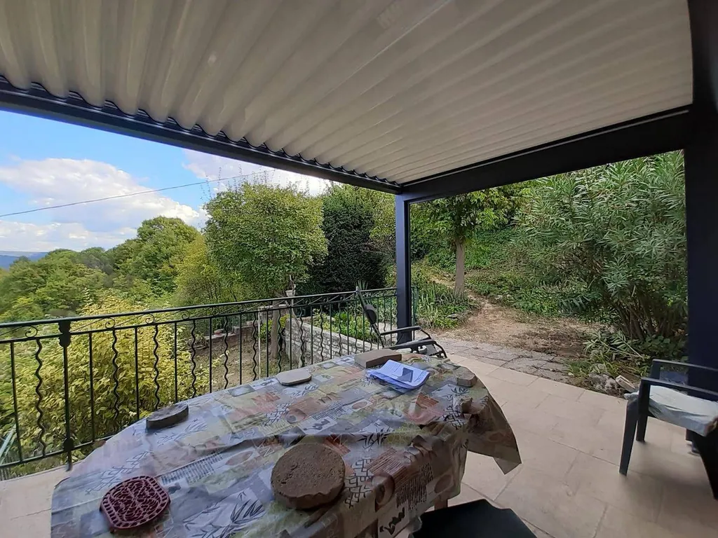 Installation d'une pergola à lames orientables à Apt 84