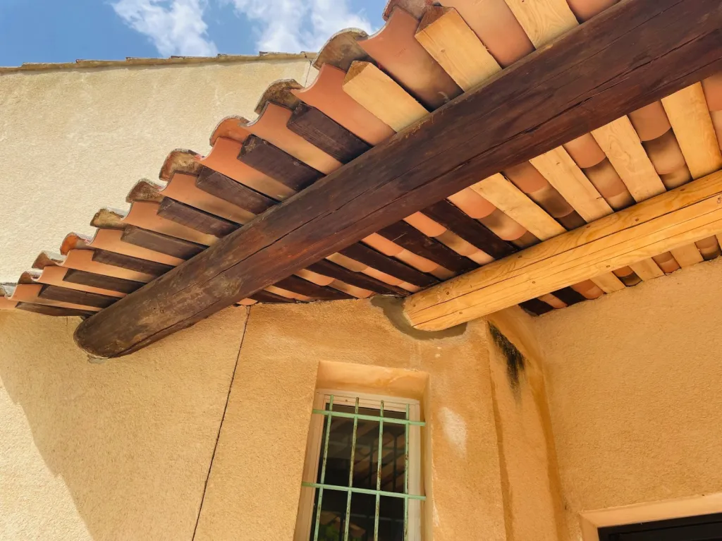 Changement d’une toiture de Auvent d’une maison sur Ventabren près de Aix en Provence