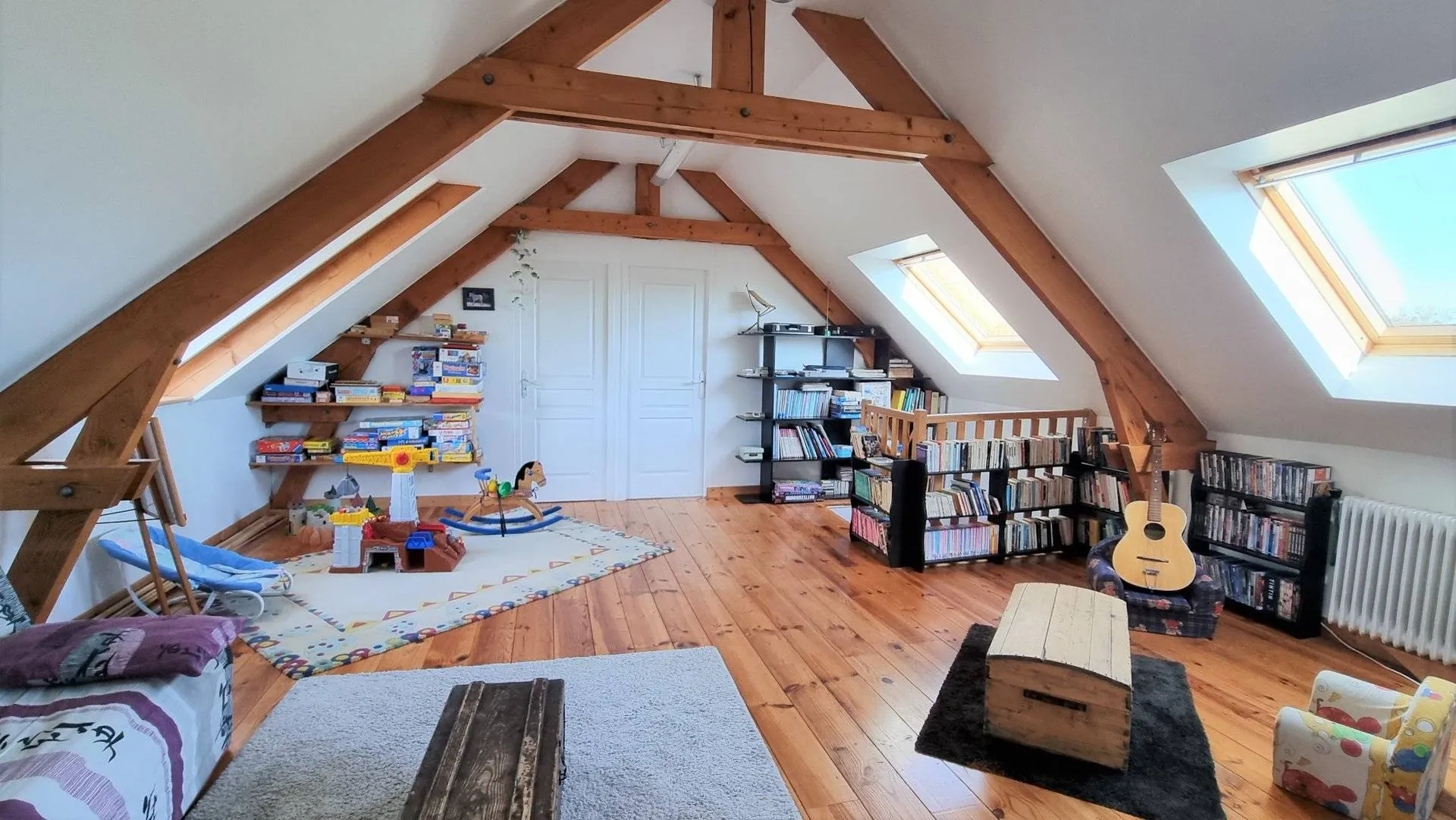 A vendre très belle propriété de 225 m² habitables, 5 chambres, piscine couverte, à 5 km de tous commerces 76260 et 10 km de la mer.