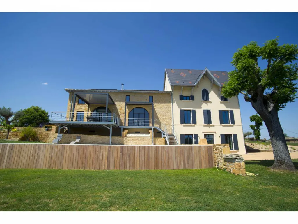 photographe d'architecture maison de particulier aménagement extérieur et ouvertures dans l'ancien cuvage